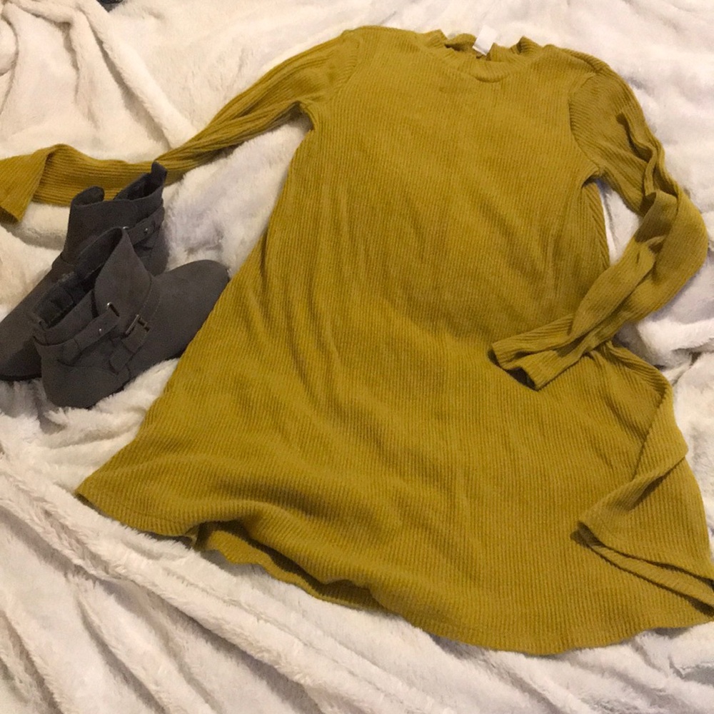 EUC Old Navy Mock Neck Sweater Dress- Small